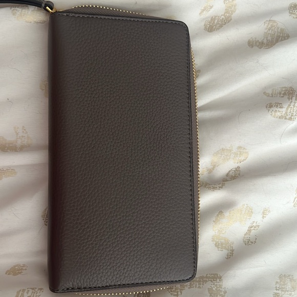 Tory burch bifold wallet never used, sticker still on hardware NWOT - Picture 3 of 3